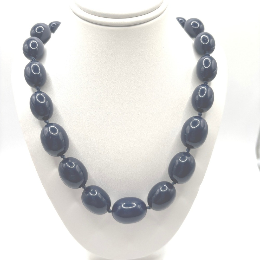 Vintage Trifari Navy Blue Oval Bead Necklace Gold‎ Tone Clasp